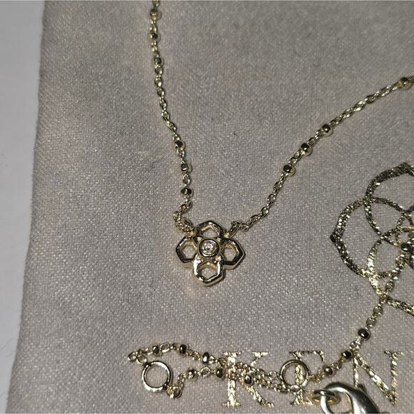KENDRA SCOTT Rue Clover Logo Short Pendant Gold Necklace‎ - Picture 1 of 7